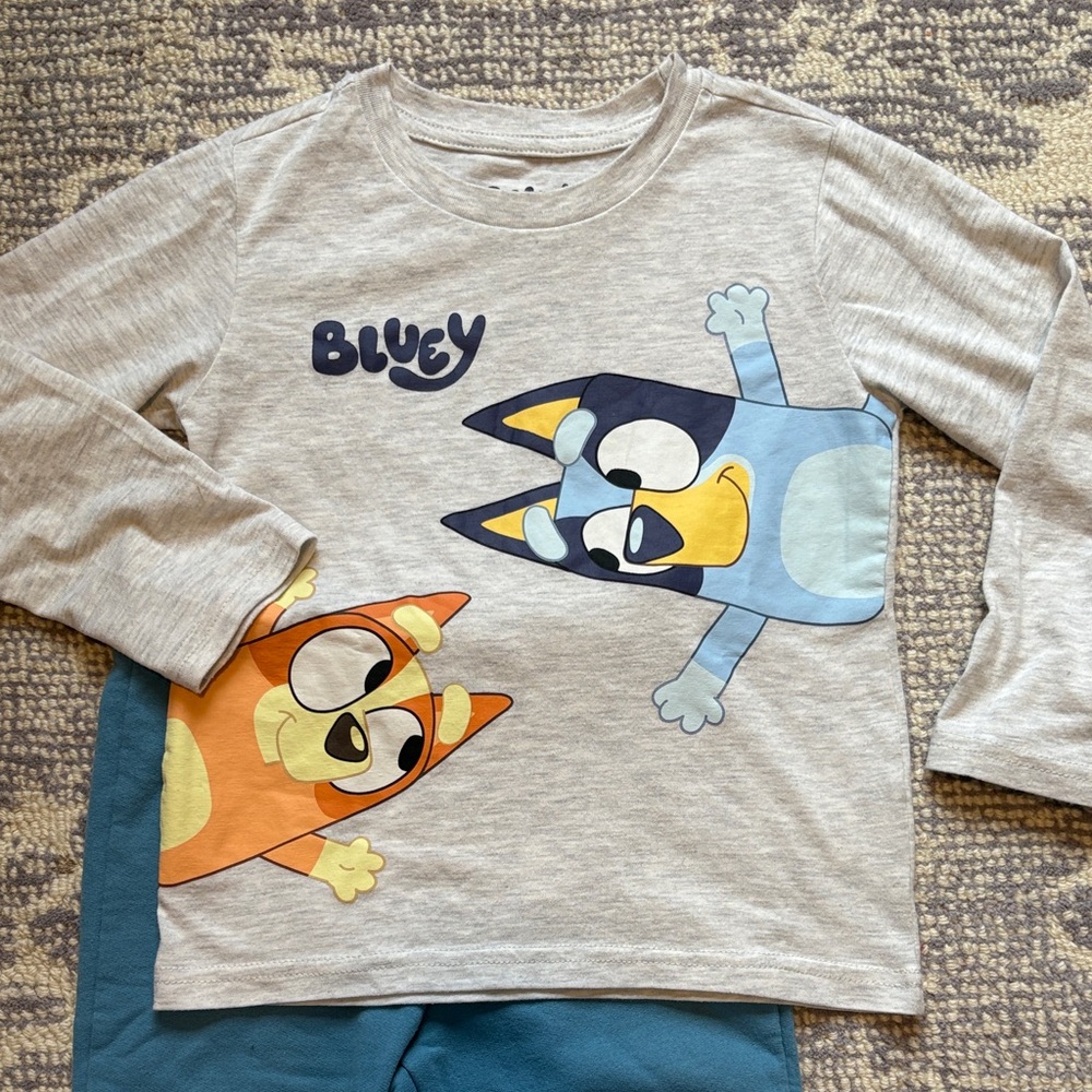 NWOT Bluey Sweatpants and  top Set  5t Boys - Picture 2 of 6